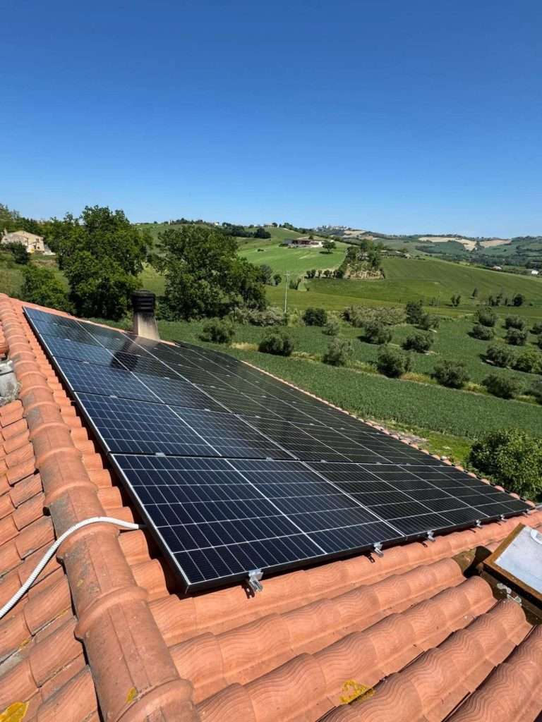 Impianto fotovoltaico residenziale su tetto in coppi